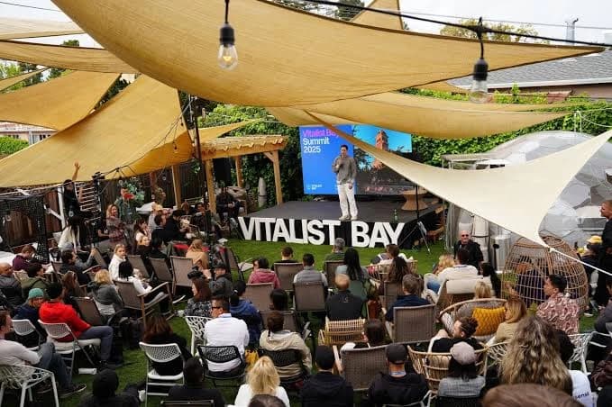 活力灣節(Vitalist Bay Festival)活動盛況。photo by :https://www.freethink.com/biotech/vitalist-bay-recap